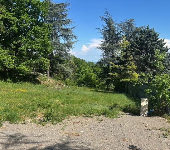 Terrain constructible et viabilisé à Givry de 900 m²
