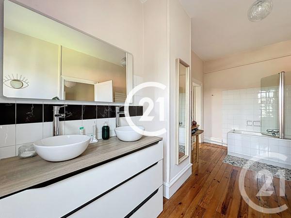 Maison à vendre  7 pièces - 331 m2 JARNAC - 16