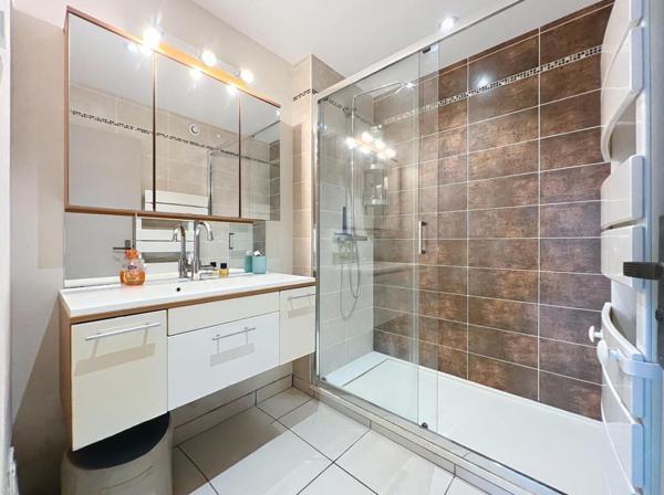 A VENDRE - Toulouse Quartier Pont-Jumeaux - Appartement rénové T3 78m² , une place de parking et une cave