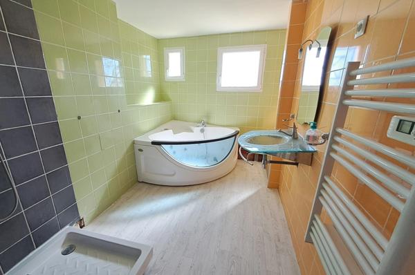 Maison à vendre 7 pièces à COURPIGNAC (17)