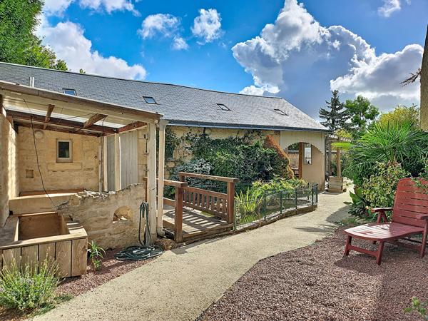 Fontenay Le Comte - 7 pièce(s) - 173 m2, 5 chambres, un sde, une sdb, jardin, dépendances, coeur de ville.