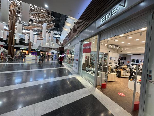 Opportunité d’investissement stratégique – Deux cellules commerciales de 100 m² à acquérir à Family Plaza