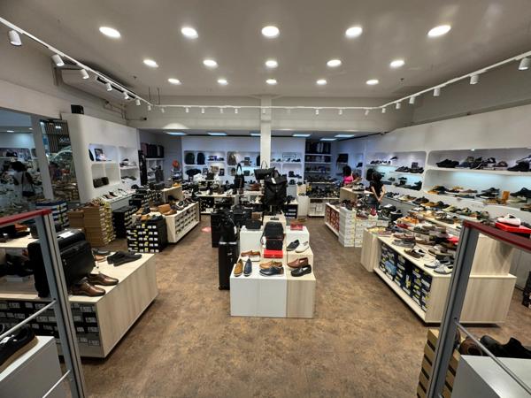 Opportunité d’investissement stratégique – Deux cellules commerciales de 100 m² à acquérir à Family Plaza