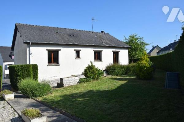 MOULAY- Pavillon sur sous-sol avec accès de plain pied.
- Rez de chaussée surélevé: cuisine am...