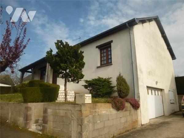 MOULAY- Pavillon sur sous-sol avec accès de plain pied.
- Rez de chaussée surélevé: cuisine am...