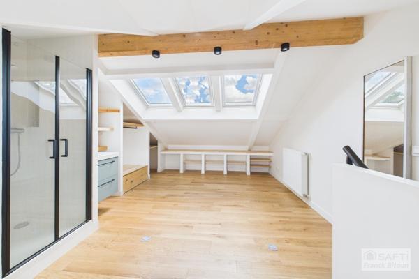 Coeur de Bécon. Charmante maison ancienne rénovée avec terrasse.