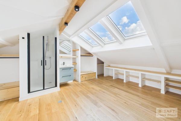 Coeur de Bécon. Charmante maison ancienne rénovée avec terrasse.