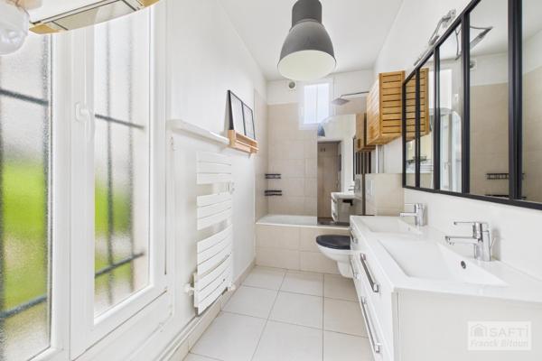 Coeur de Bécon. Charmante maison ancienne rénovée avec terrasse.