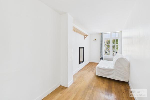 Coeur de Bécon. Charmante maison ancienne rénovée avec terrasse.