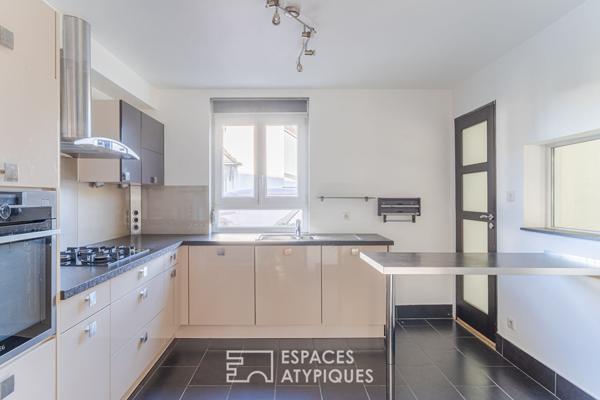 Maison années 30 et son extension contemporaine avec jardin paysagé