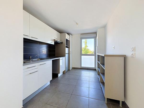 Grand appartement  traversant de type 3 de 67 m² avec deux emplacements parking dont un sous-sol et cellier