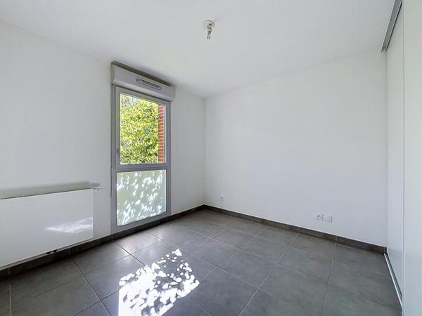 Grand appartement  traversant de type 3 de 67 m² avec deux emplacements parking dont un sous-sol et cellier