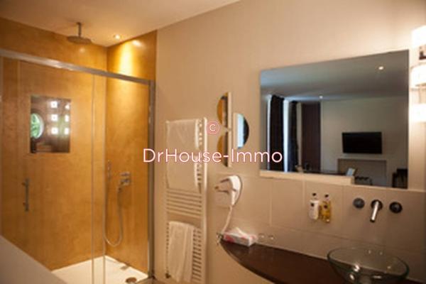 Commerce à vendre 14 pièces de 600 m²