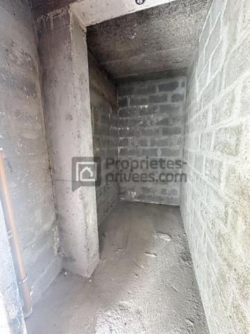 APPARTEMENT F4 TRAVERSANT AVEC BALCON, BOX ET CAVE