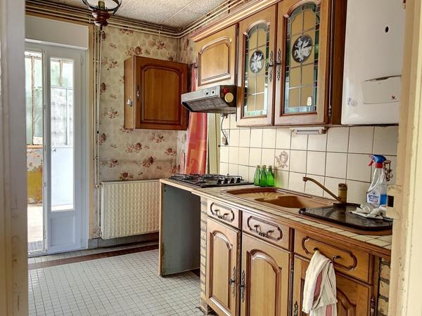 Petite maison à renover + grand terrain