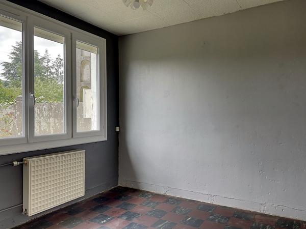 Petite maison à renover + grand terrain