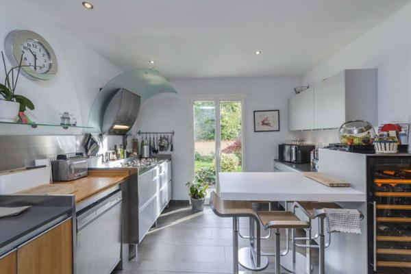 Plateau de Saint Rambert, dans un environnement verdoyant, confortable maison contemporaine de 172m² ...
