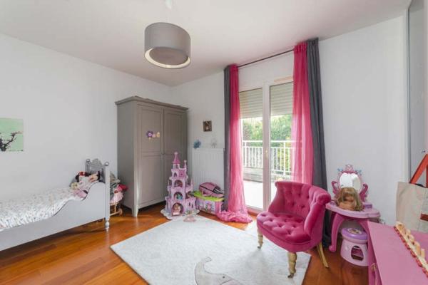 Plateau de Saint Rambert, dans un environnement verdoyant, confortable maison contemporaine de 172m² ...