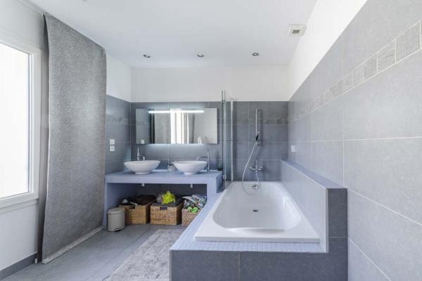 Plateau de Saint Rambert, dans un environnement verdoyant, confortable maison contemporaine de 172m² ...