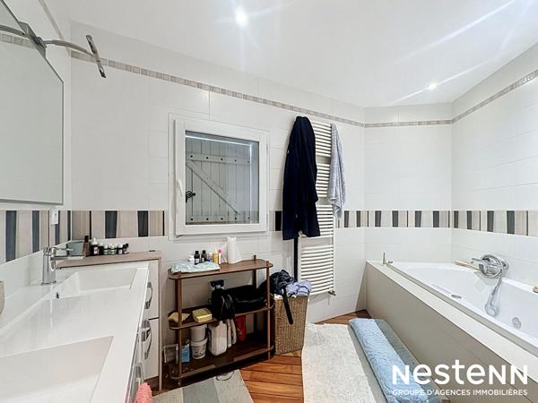 A vendre Maison à Preignan centre, piscine intérieure, jardin , garage