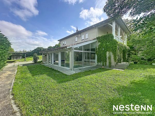A vendre Maison à Preignan centre, piscine intérieure, jardin , garage