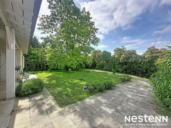 A vendre Maison à Preignan centre, piscine intérieure, jardin , garage