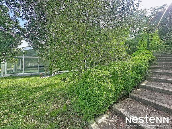 A vendre Maison à Preignan centre, piscine intérieure, jardin , garage