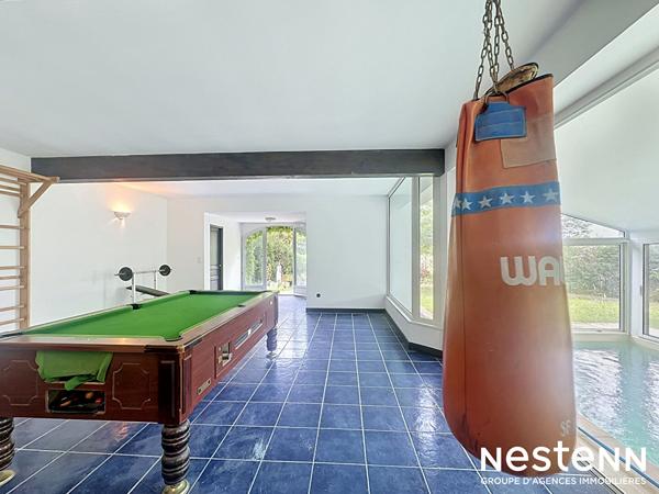 A vendre Maison à Preignan centre, piscine intérieure, jardin , garage
