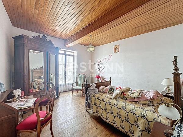 A vendre à Puycasquier Maison de Caractère en Pierre avec Gîte, Écurie et Jardin