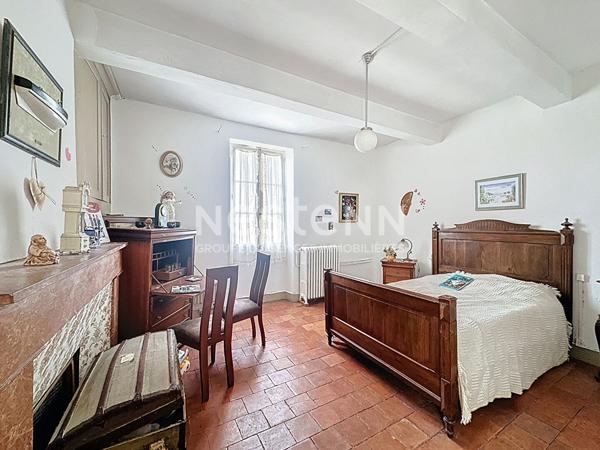 A vendre à Puycasquier Maison de Caractère en Pierre avec Gîte, Écurie et Jardin