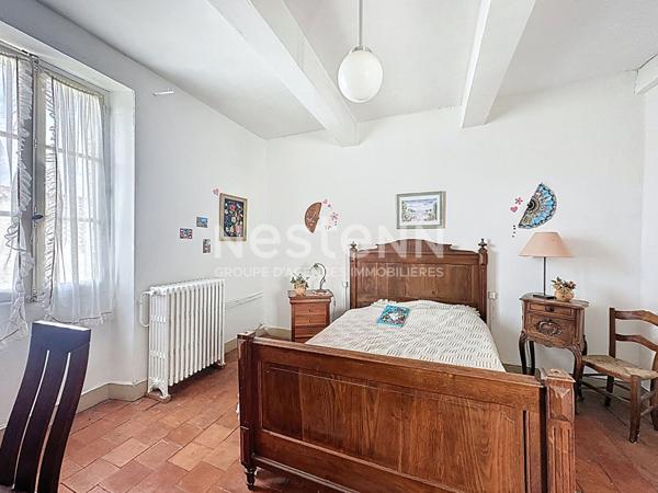 A vendre à Puycasquier Maison de Caractère en Pierre avec Gîte, Écurie et Jardin