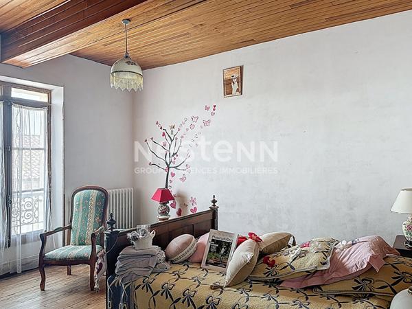 A vendre à Puycasquier Maison de Caractère en Pierre avec Gîte, Écurie et Jardin