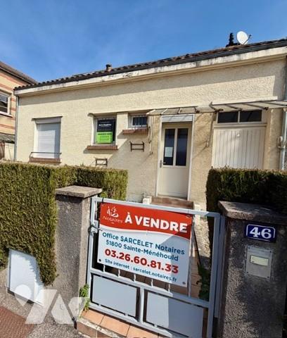 Maison en centre ville de 69,5 m² de surface habitable comprenant 3 chambres. Cour, remise, cave.