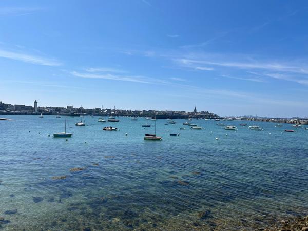 MAISON D ARCHITECTE 220 M2 HABITABLE EN FROND DE MER A ROSCOFF