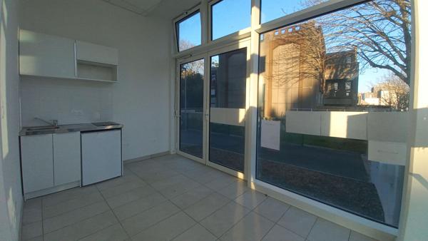 Local d'activité avec vitrine
