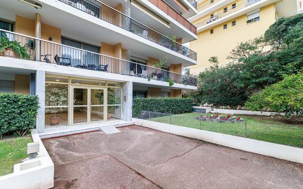 Appartement à vendre    1 pièce • 24,35 m2 Nice