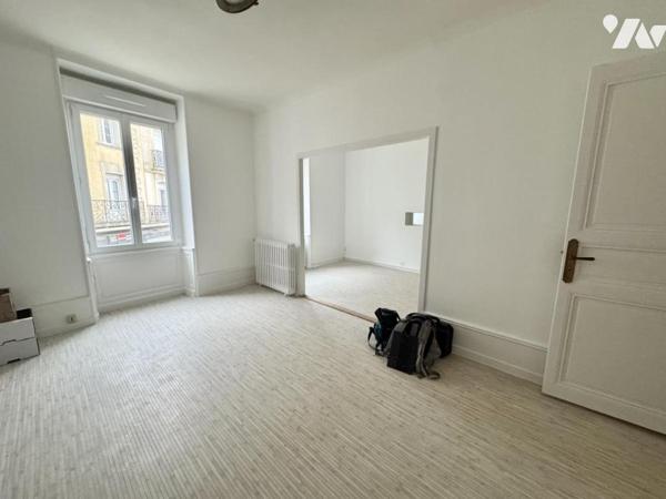 Centre-ville de Savenay – Immeuble avec local commercial, 2 appartements et garage