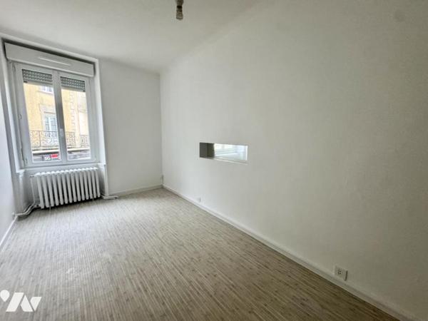 Centre-ville de Savenay – Immeuble avec local commercial, 2 appartements et garage