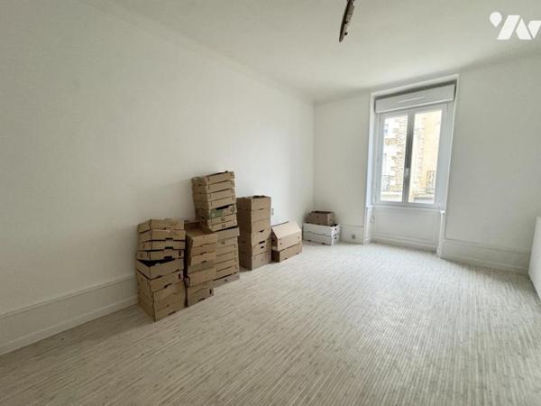 Centre-ville de Savenay – Immeuble avec local commercial, 2 appartements et garage