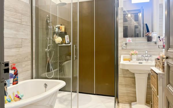 Maison à vendre    7 pièces •  Marseillan