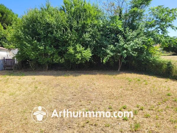 Vente Terrain 555 m2 à Saint-Jean-d'Angély