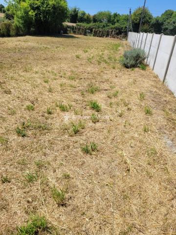 Vente Terrain 555 m2 à Saint-Jean-d'Angély