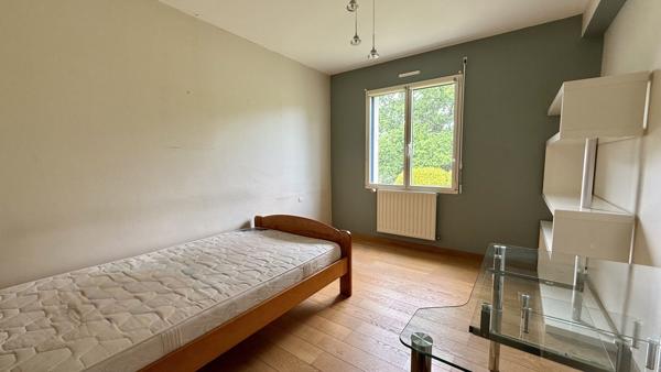 Maison 90 m2 - véranda - terrain de 1100m2 - GUILERS