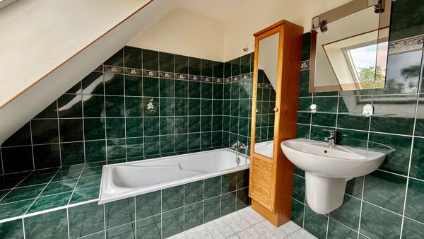 Maison 90 m2 - véranda - terrain de 1100m2 - GUILERS