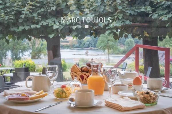 Propriété de charme de 627m² sur un terrain de 8083 m² au bord de la Loire à 10min de Sancerre