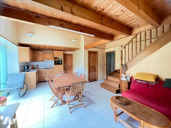 Maison 8 pièces  218 m²