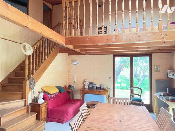 Maison 8 pièces  218 m²