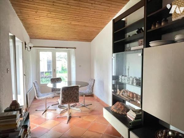 Maison 8 pièces  218 m²