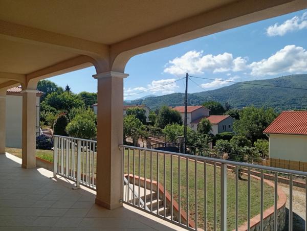 Maison à vendre 8 pièces  (09)