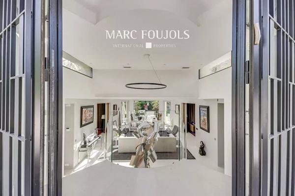 Maison d’architecte de 425 m² avec jardin paysagé et piscine